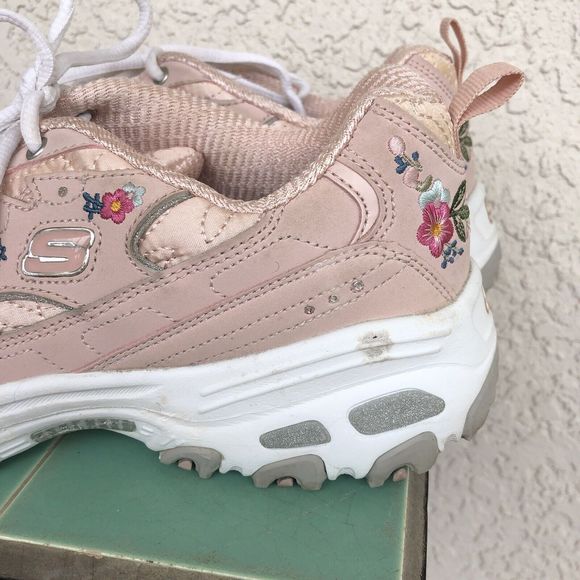 Skechers D' Lites Blossoms Tennis Shoes Womens 9.5 Pink Embroidered Flowers - Picture 2 of 8